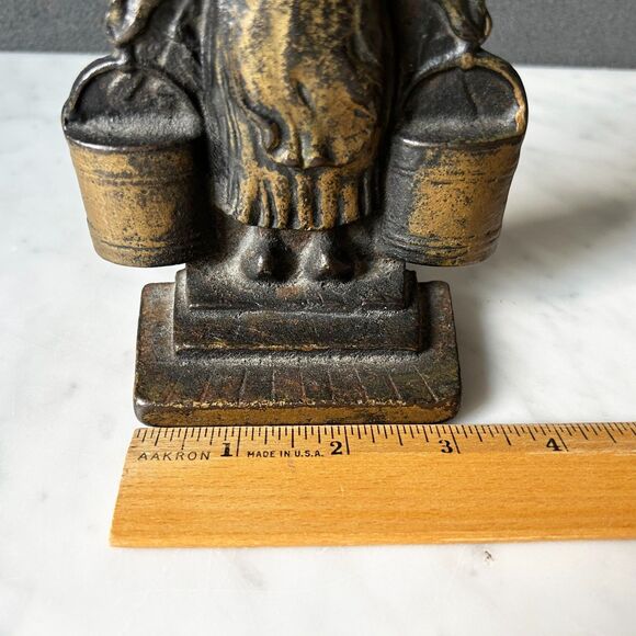 Vintage Dutch Milk Maid Bookends Cast Iron Dutch Girl with Milk Pails Door Stop - Picture 10 of 10